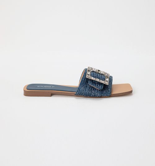 FLAT SANDAL WITH SQUARE DETAIL