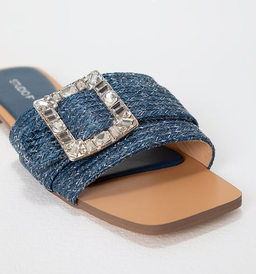 FLAT SANDAL WITH SQUARE DETAIL