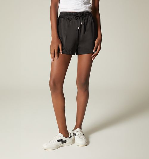 HIGH-WAISTED SHORTS WITH DIAGONAL POCKETS