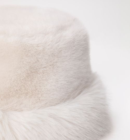 HAT WITH FUR BAND