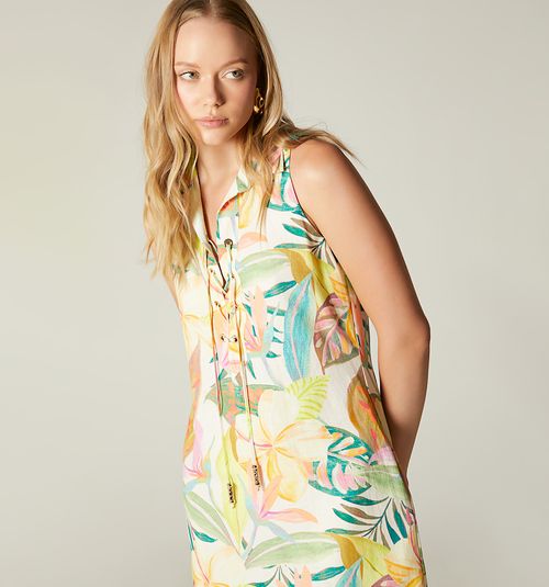 Short sack-style dress with sleeveless armhole