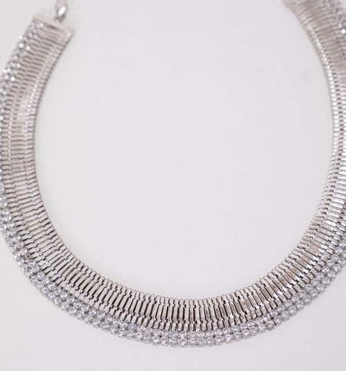 SNAKE CHAIN NECKLACE WITH CRYSTALS