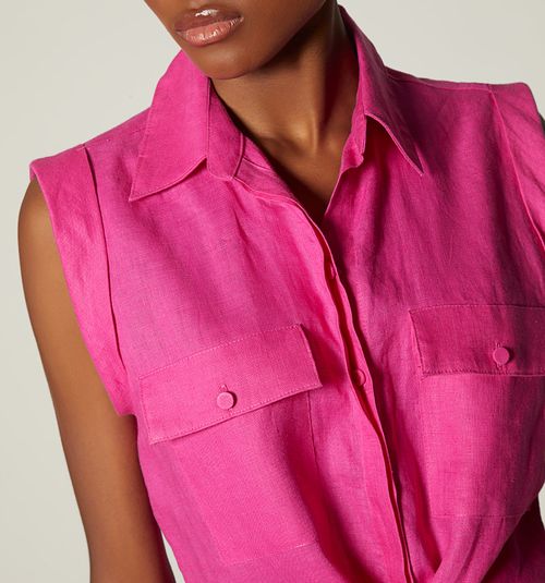 SET OF SHORTS AND SLEEVELESS BLOUSE WITH TIE