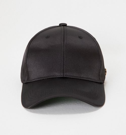 SATIN CAP LOGO DETAIL