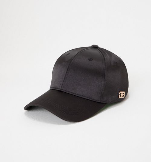 SATIN CAP LOGO DETAIL