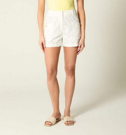 SHORT WITH BUTTON POCKETS