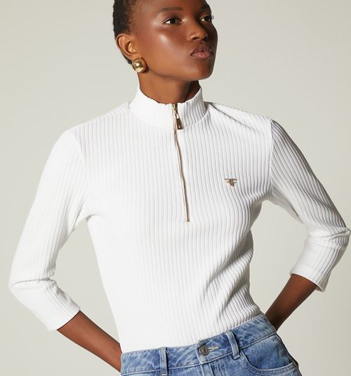 THREE-QUARTER SLEEVE TURTLENECK BLOUSE