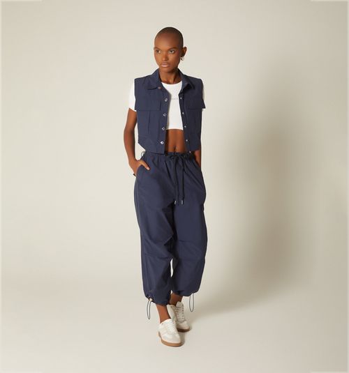 CROP SLEEVELESS, YOKE COLLAR AND POCKETS