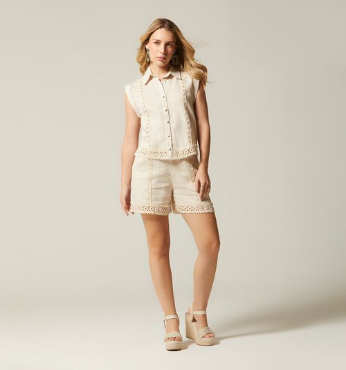 SHORT WITH CROCHET