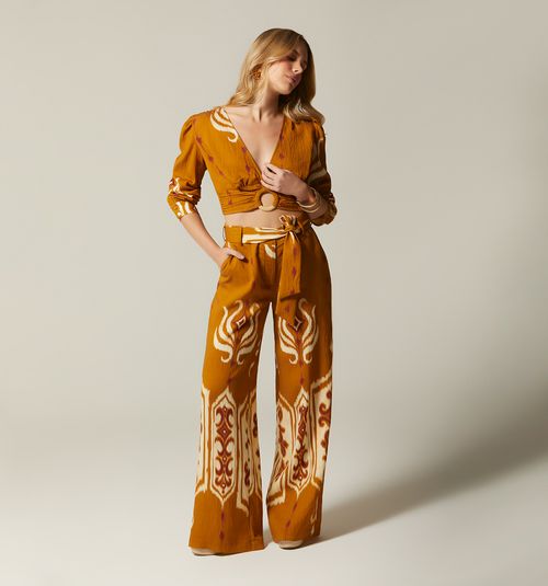 THREE-QUARTER SLEEVE BLOUSE WITH INSERT