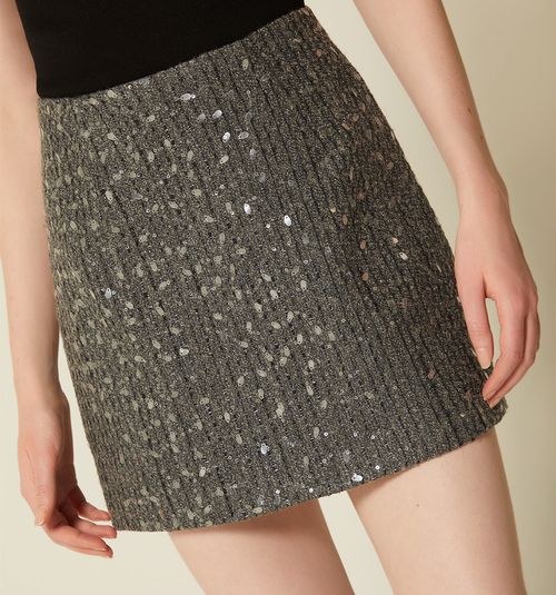 SHORT SKIRT WITH SEQUIN APPLIQUES