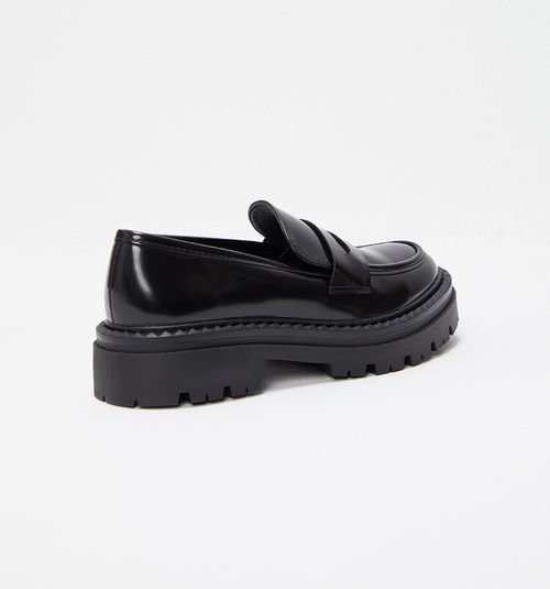CLASSIC LOAFER TYPE CLOSED SHOE