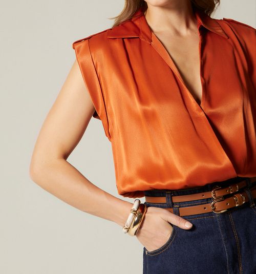 SLEEVELESS CROSS-FRONT BLOUSE