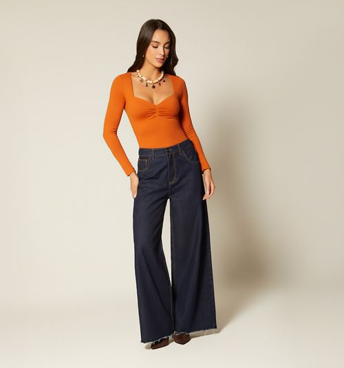 LONG SLEEVE BODY WITH PLEATS AT NECKLINE